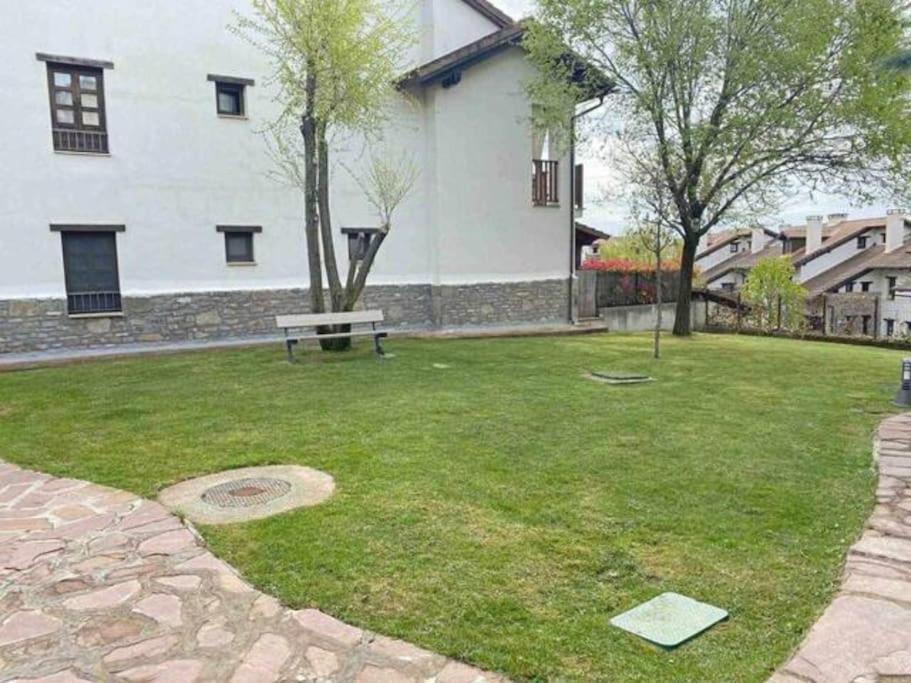 Un Encanto De Duplex Хака Экстерьер фото