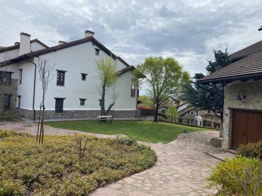 Un Encanto De Duplex Хака Экстерьер фото