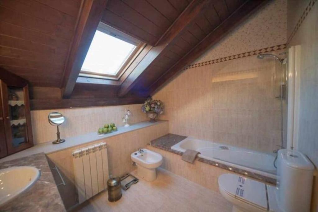 Un Encanto De Duplex Хака Экстерьер фото