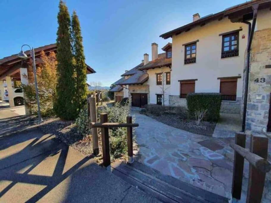 Un Encanto De Duplex Хака Экстерьер фото